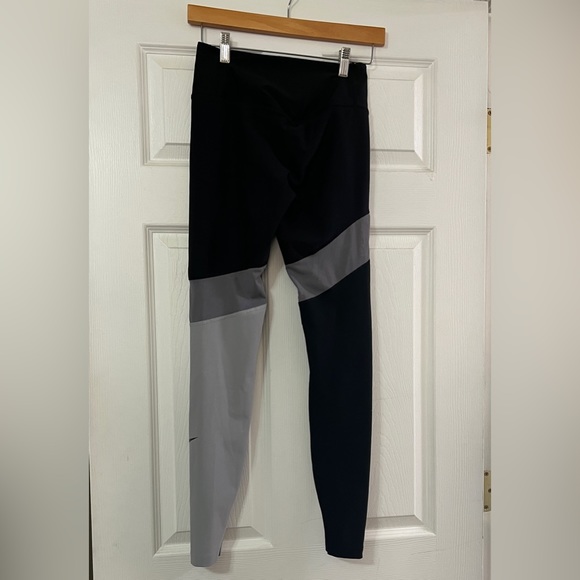 NIKE Colorblock High Waisted Leggings - Picture 5 of 5